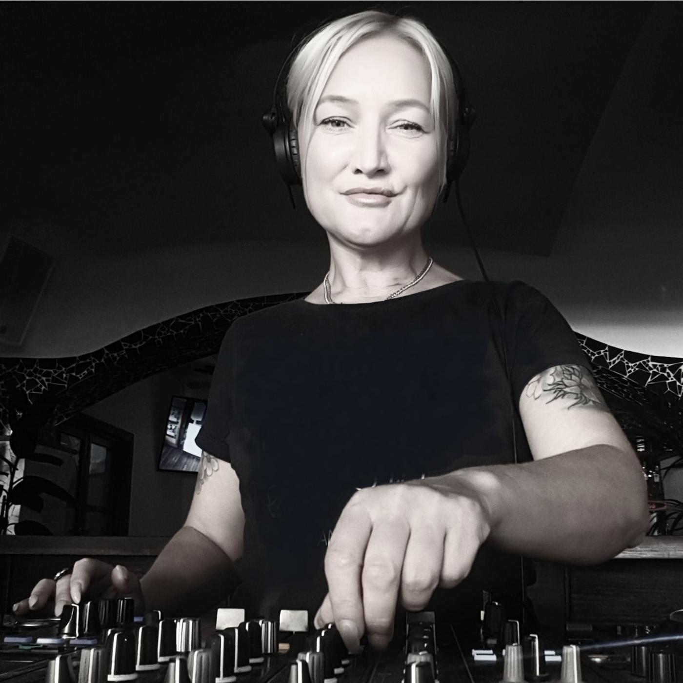 SaSS Disco House Set - Helen Dickinson DJ (podcast) | Listen Notes