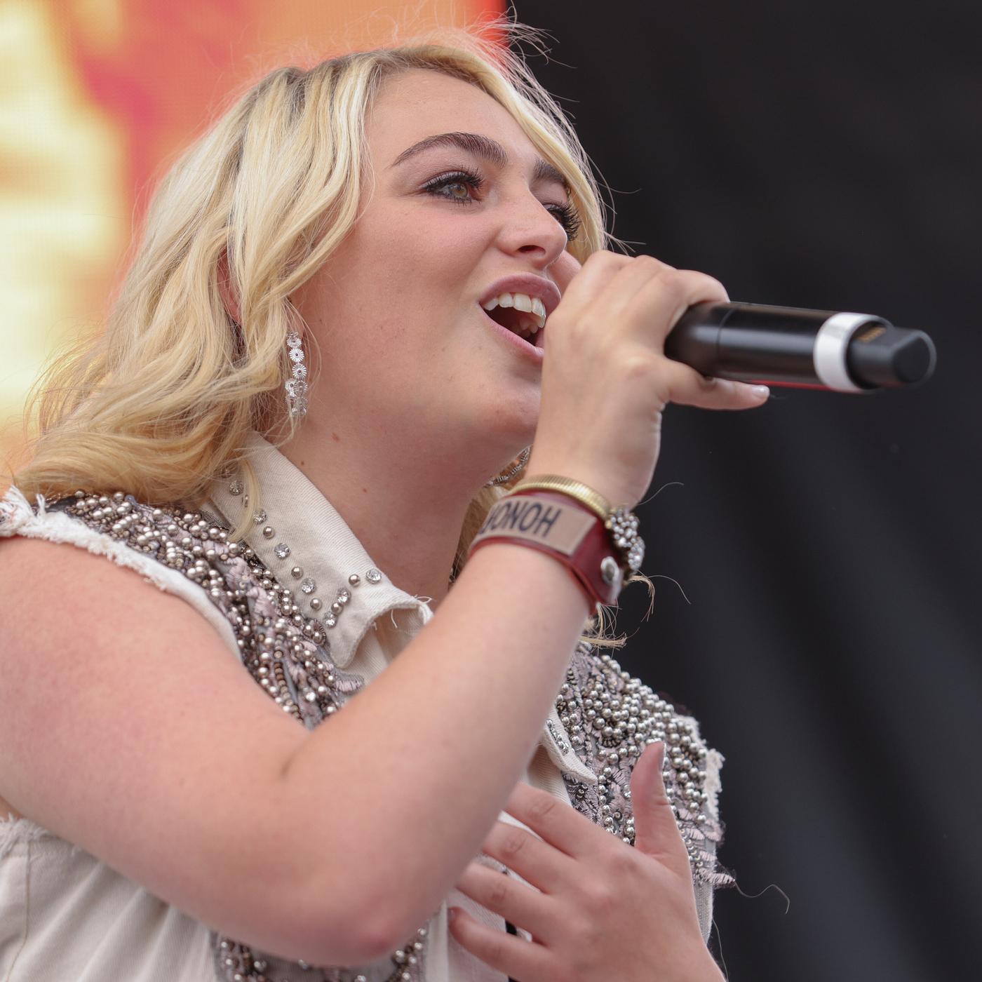 Hunter Girl at CMA Fest 2023 Katie & Company (พอดแคสต์) Listen Notes